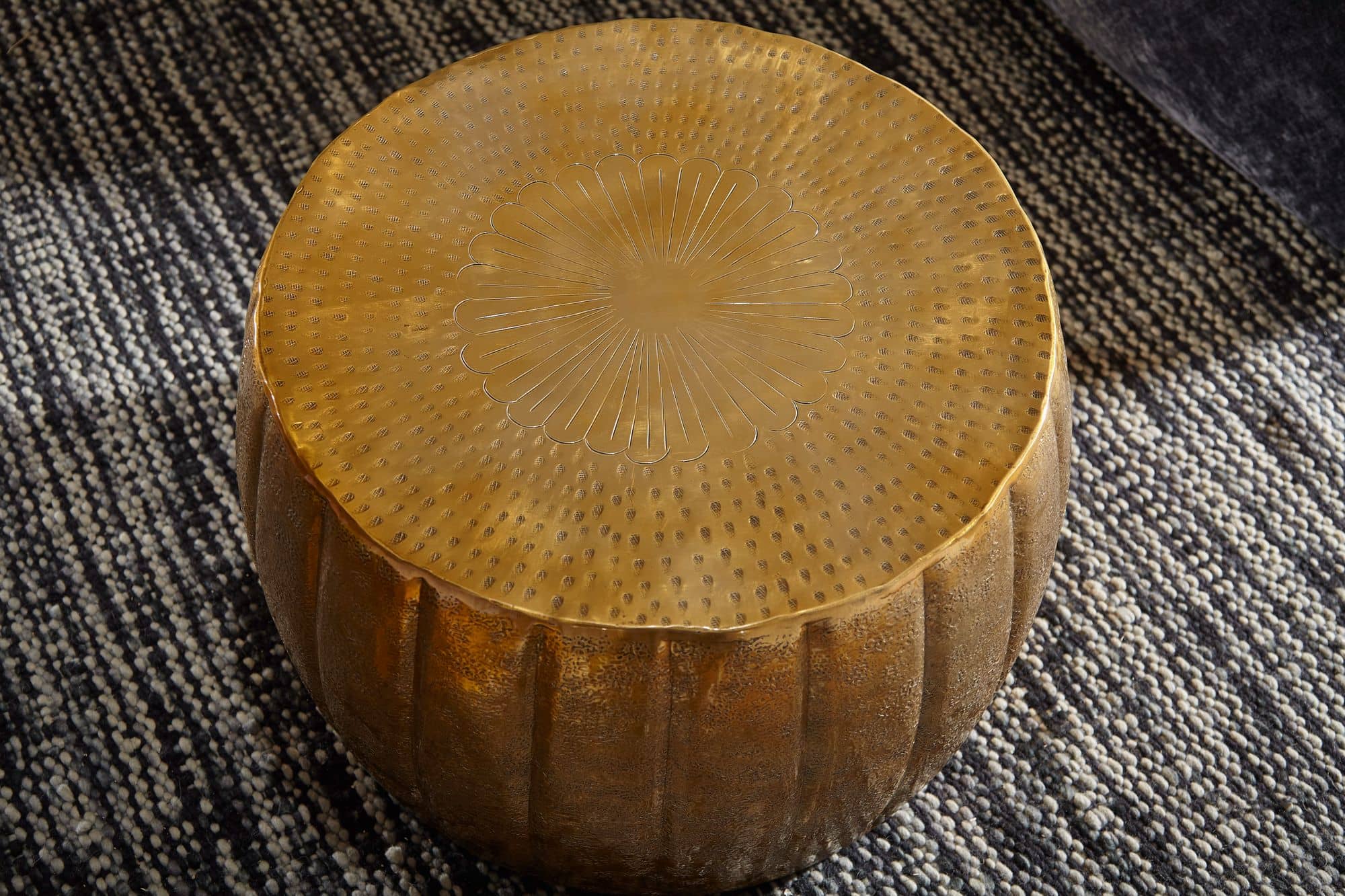 46313-WOHNLING-Couchtisch-60x60x36-cm-Aluminium-G_2 Couchtisch 60x36x60 cm Aluminium Gold Beistelltisch orientalisch rund