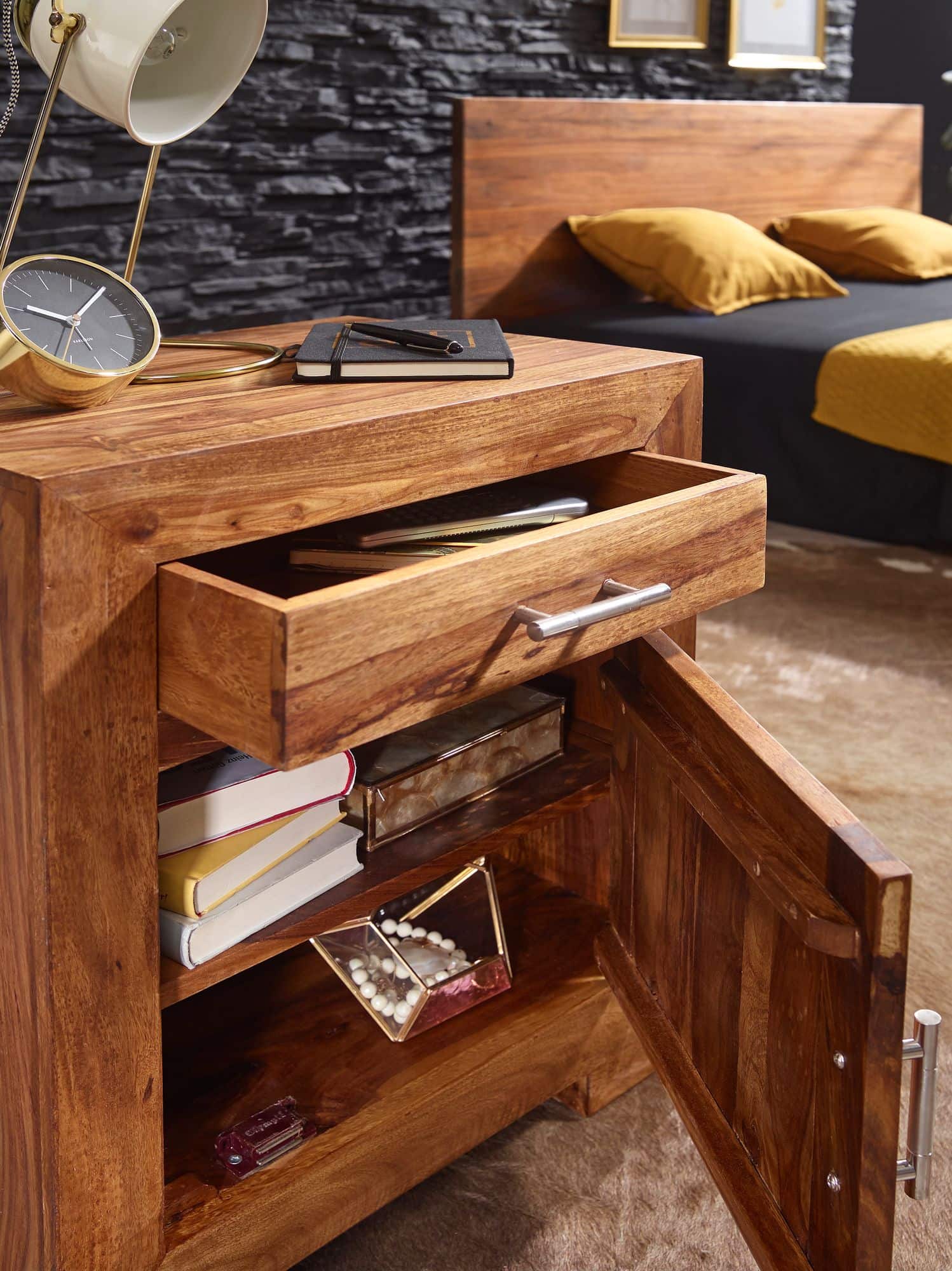 40333-WOHNLING-Nachttisch-MUMBAI-Massivholz-Shees_2 Nachttisch MUMBAI Massivholz Sheesham Design Nachtkommode 60 cm mit Schublade und Tür Nachtschrank für Boxspringbett