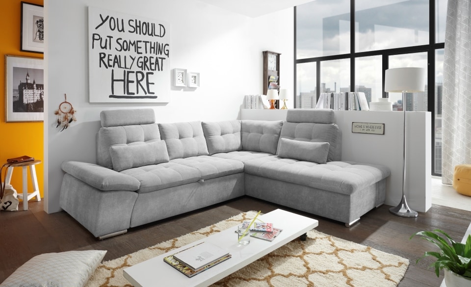 Entdecken Sie zeitlose Eleganz: Das Nalo Schlafsofa von ED Exciting Design mit verstellbaren Armlehnen und Bettkasten