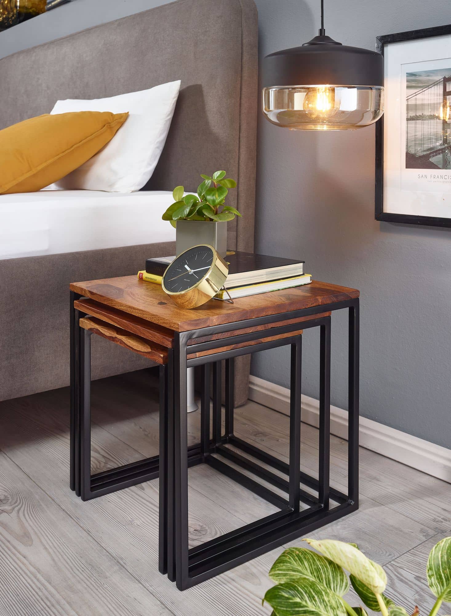 Satztisch 3er Set Sheesham Massivholz / Metall Beistelltisch Eckig Modern Satztisch 3er Set Sheesham Massivholz / Metall Beistelltisch Eckig Modern