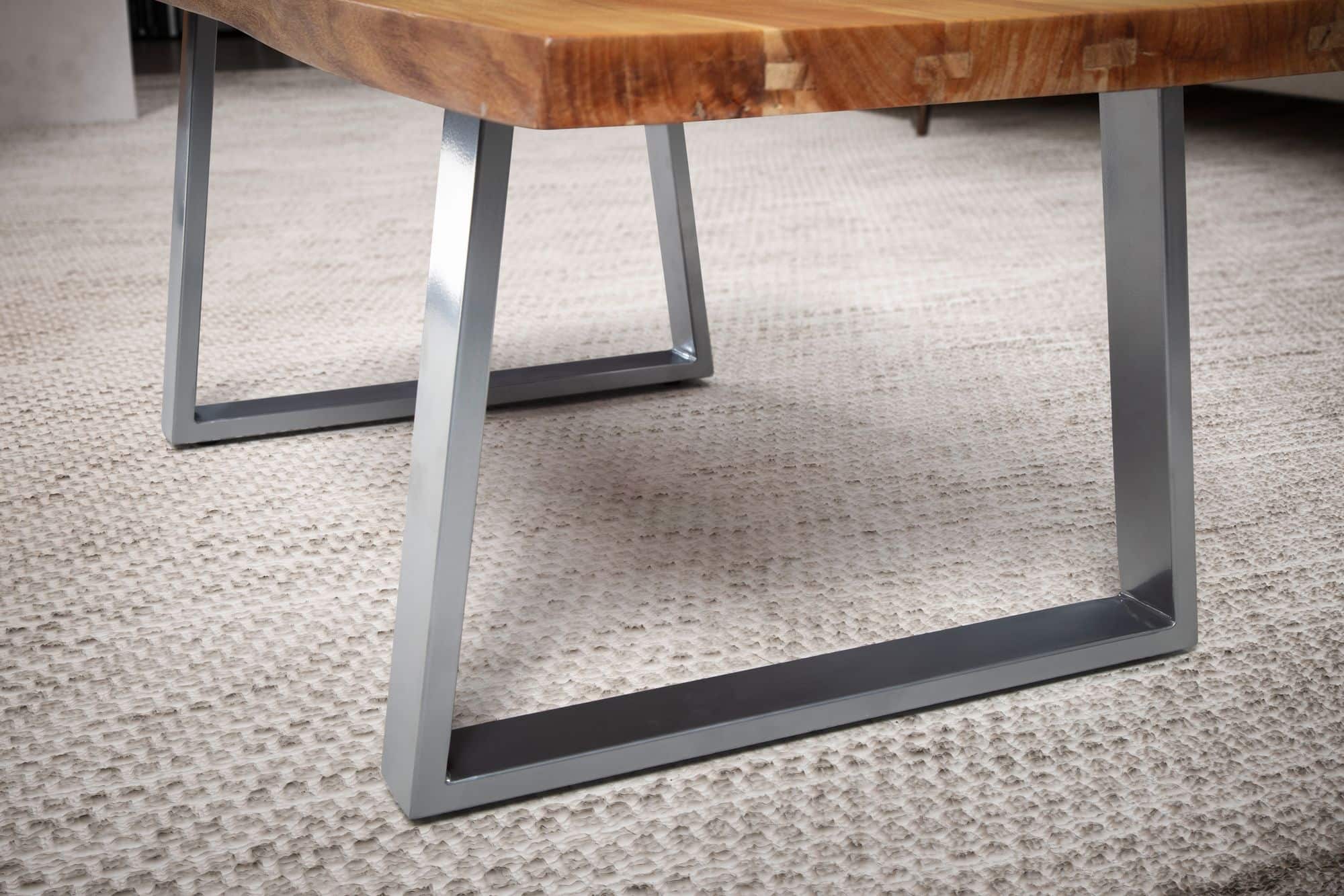 Couchtisch 120x60x46 cm Akazie Massivholz / Metall Baumkante Couchtisch 120x60x46 cm Akazie Massivholz / Metall Baumkante