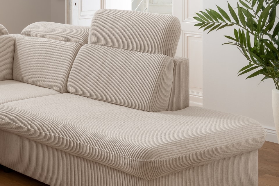 Benformato_Vasto_2FKF-EKF-OTBKKF_4808-2 Wohndesign in Beige: Benformato Sofa Vasto mit verstellbaren Kopflehnen