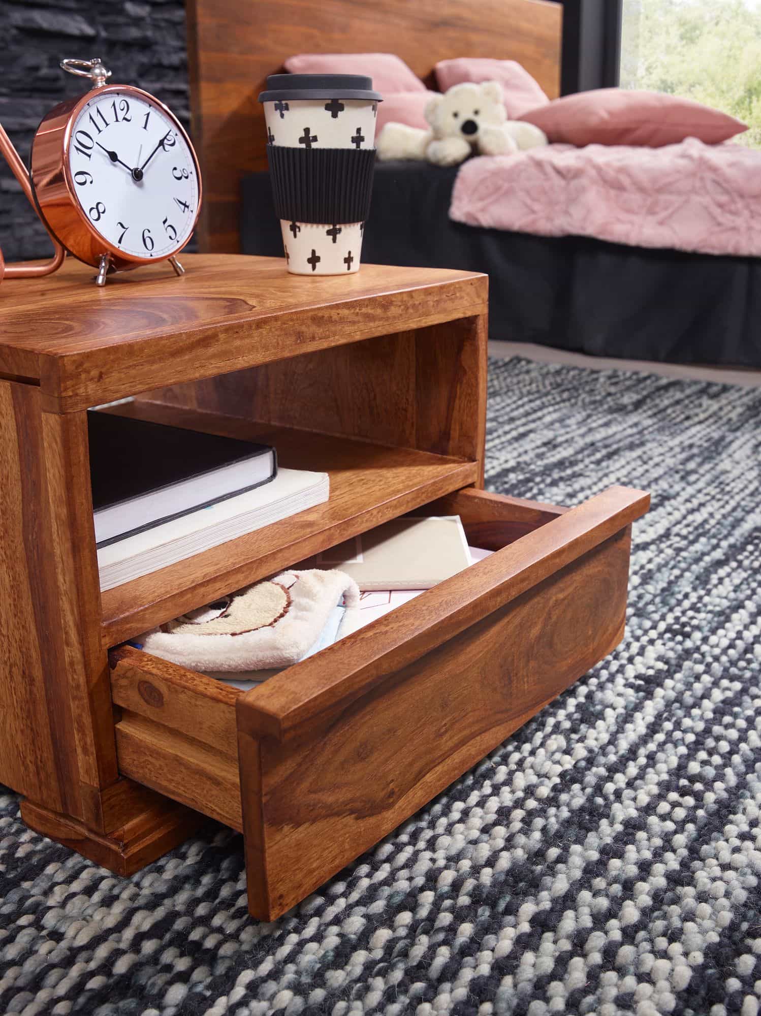 38521-WOHNLING-Nachttisch-MUMBAI-Massiv-Holz-Shee_4 Nachttisch MUMBAI Massiv-Holz Sheesham Nacht-Kommode 30 cm 1 Schublade Ablage Nachtschrank Landhaus-Stil Echt-Holz