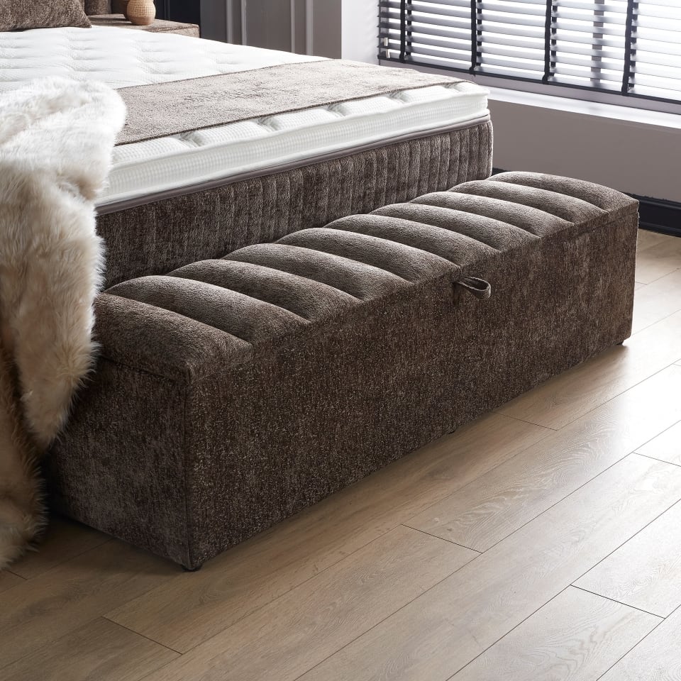 sheraton-9 Stilvolles Ambiente: ABC Bedding Sheraton in Mikrofaser Brown