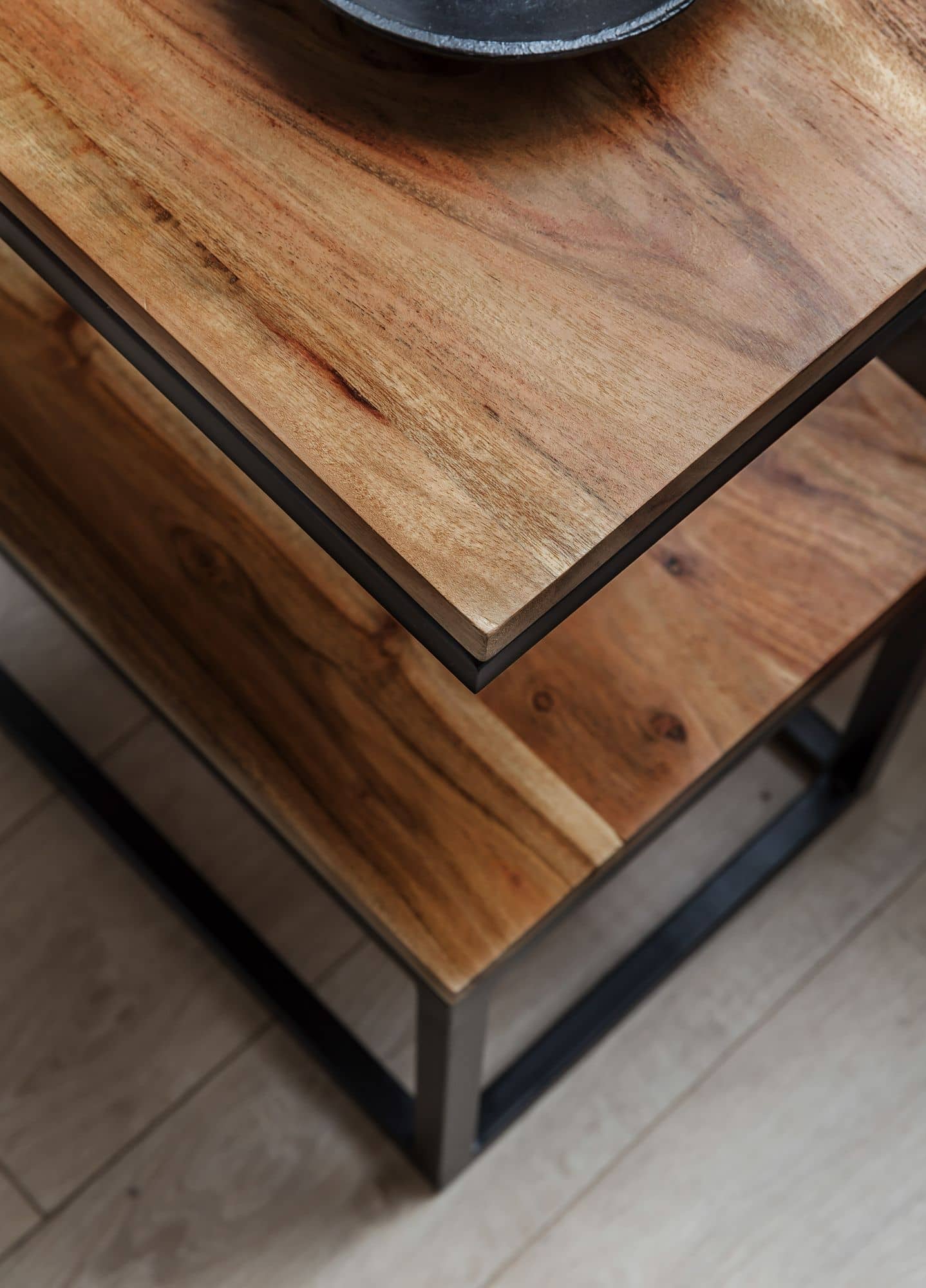 44770-WOHNLING-Beistelltisch-S-Form-Sheesham-45x3_7 Beistelltisch AKOLA S-Form Massiv-Holz Sheesham / Metall 45 x 60 x 30 cm