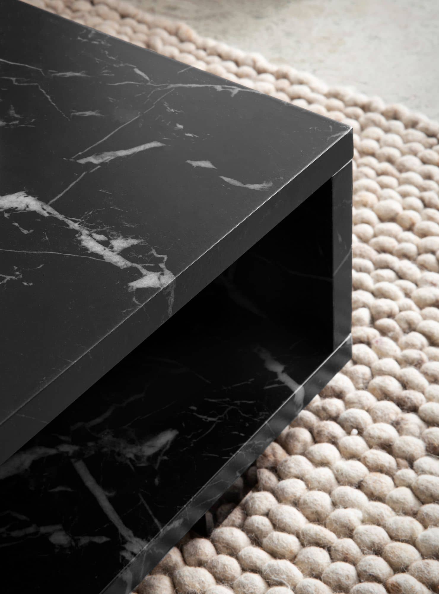 Couchtisch 100x50x25 cm Schwarz Sofatisch in Marmor-Optik Modern