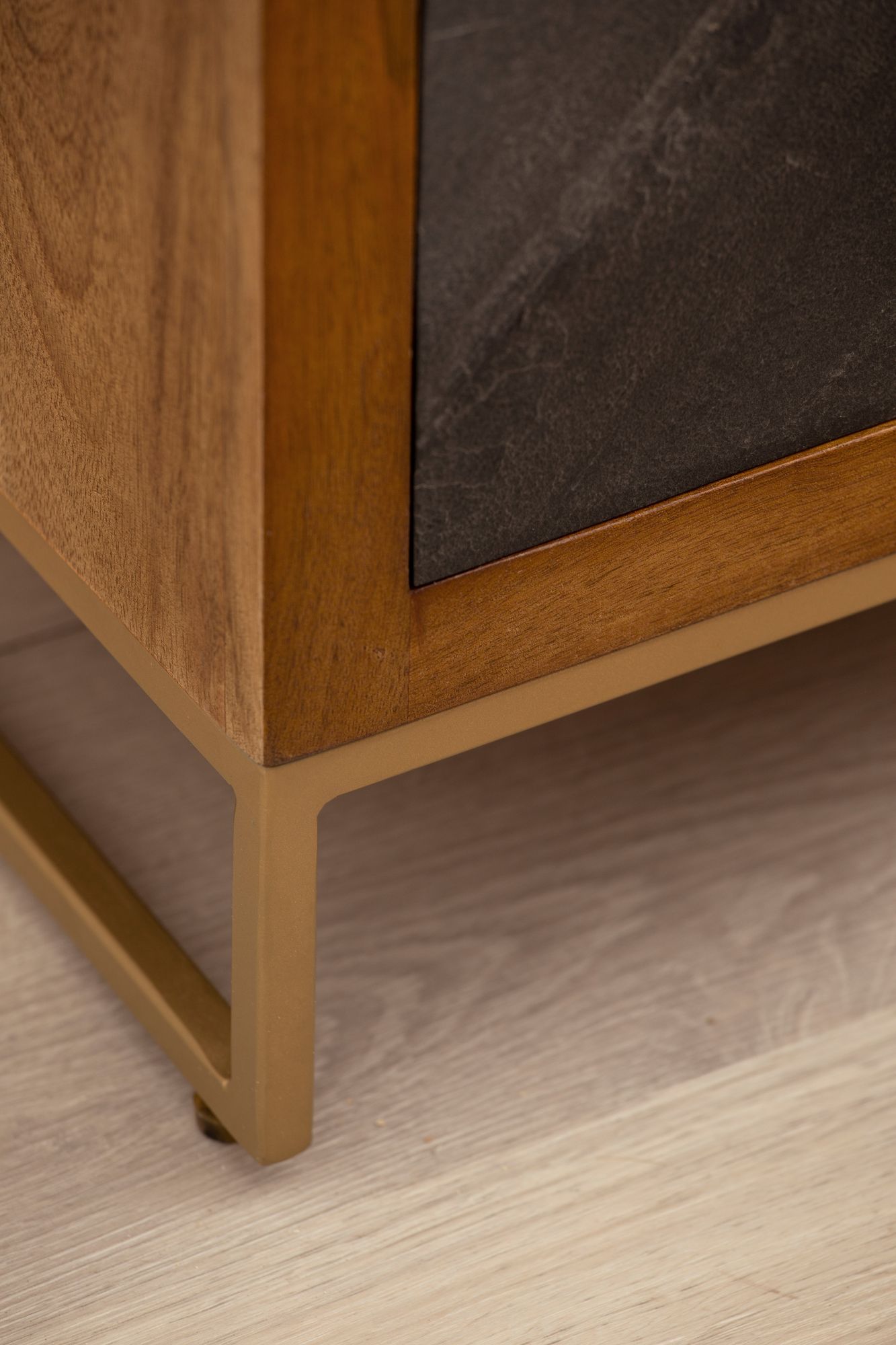 Nachttisch Mango Massivholz / Steinoptik 40x60x30 cm Nachtschrank Boxspringbett Nachttisch Mango Massivholz / Steinoptik 40x60x30 cm Nachtschrank Boxspringbett