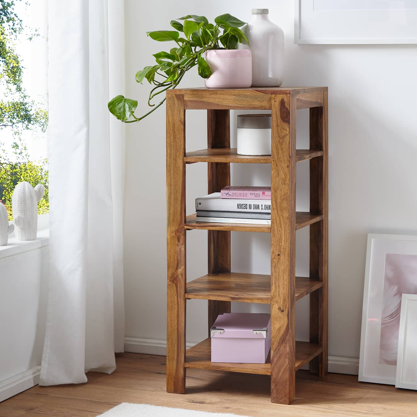 36266-WOHNLING-Standregal-MUMBAI-Massiv-Holz-Sheeshhj0Qe3sw2hjhg Standregal MUMBAI Massiv-Holz Sheesham 105 cm Wohnzimmer-Regal mit 4 Ablagefächer Design Landhaus-Stil Beistelltisch