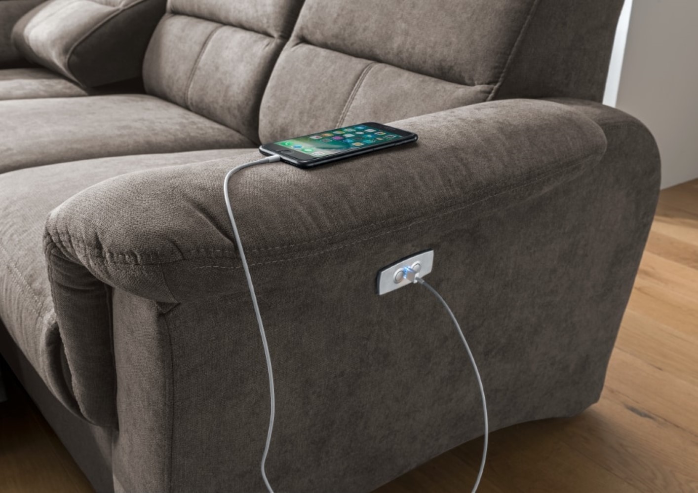 Ecksofa Parole von Benformato: Multifunktionaler Luxus mit Schlaffunktion und Relaxfunktion für Ihr Zuhause 