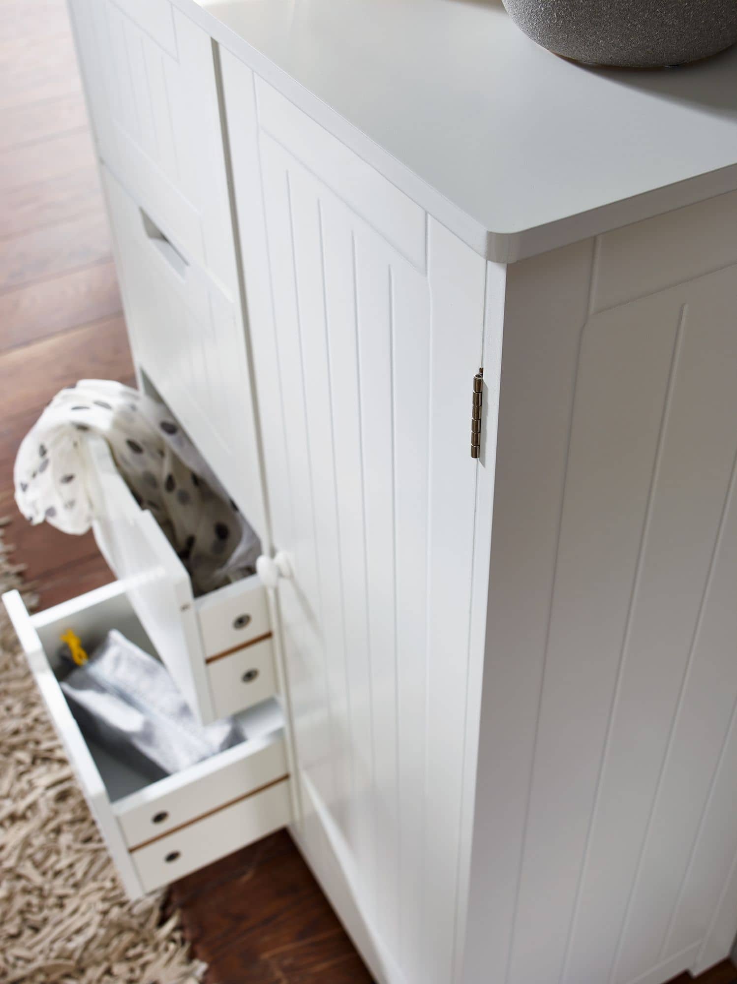 Design Badschrank PATTI Landhaus-Stil MDF-Holz 56 x 83 x 30 cm weiß Design Badschrank PATTI Landhaus-Stil MDF-Holz 56 x 83 x 30 cm weiß
