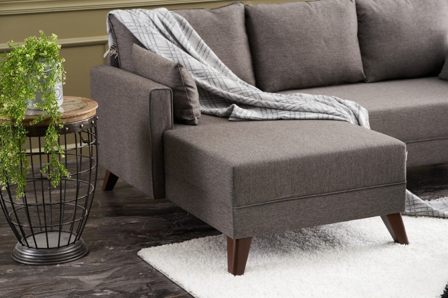 Kleines Bella Ecksofa mit Hocker – Die perfekte Lösung für kleine Räume Kleines Bella Ecksofa mit Hocker – Die perfekte Lösung für kleine Räume