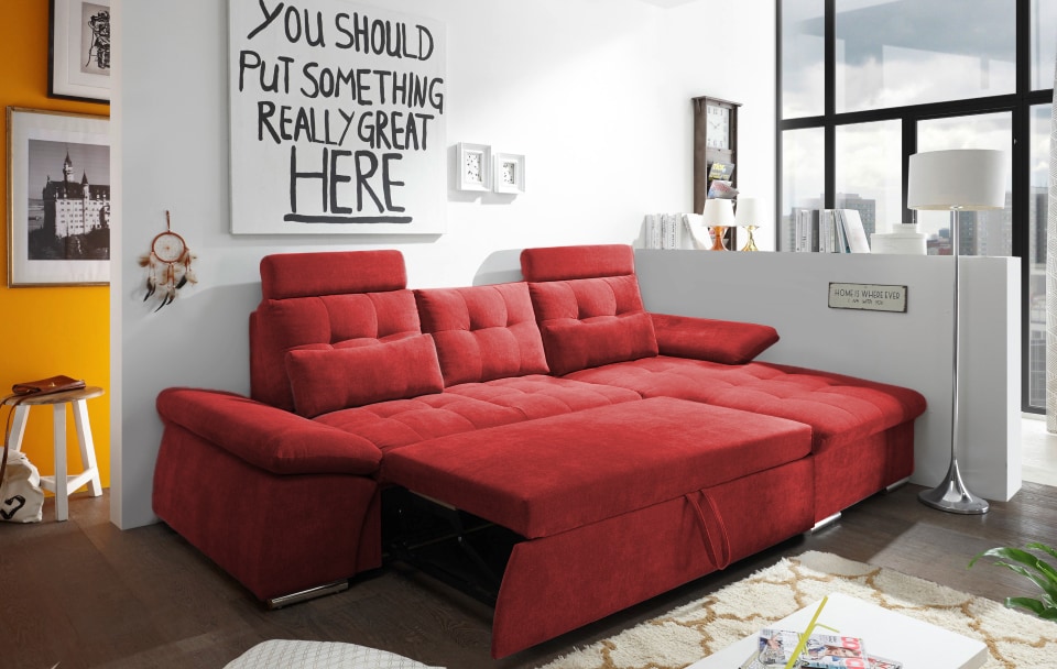 Nalo_klein_Uran_offen_berry Beerenfarbene Eleganz: Das ED Exciting Design Nalo Schlafsofa mit innovativem Bettkasten, verstellbaren Armlehnen und exklusiver Uran Mikrofaser