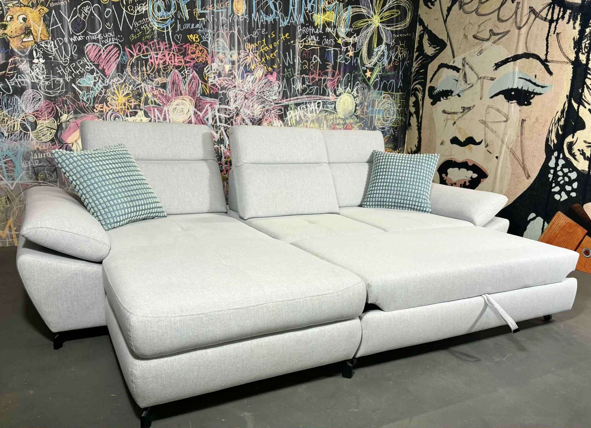 Sofa Arezza Hellgrau Flachgewebe links mit Schlaffunktion | Benformato | Fotomodell