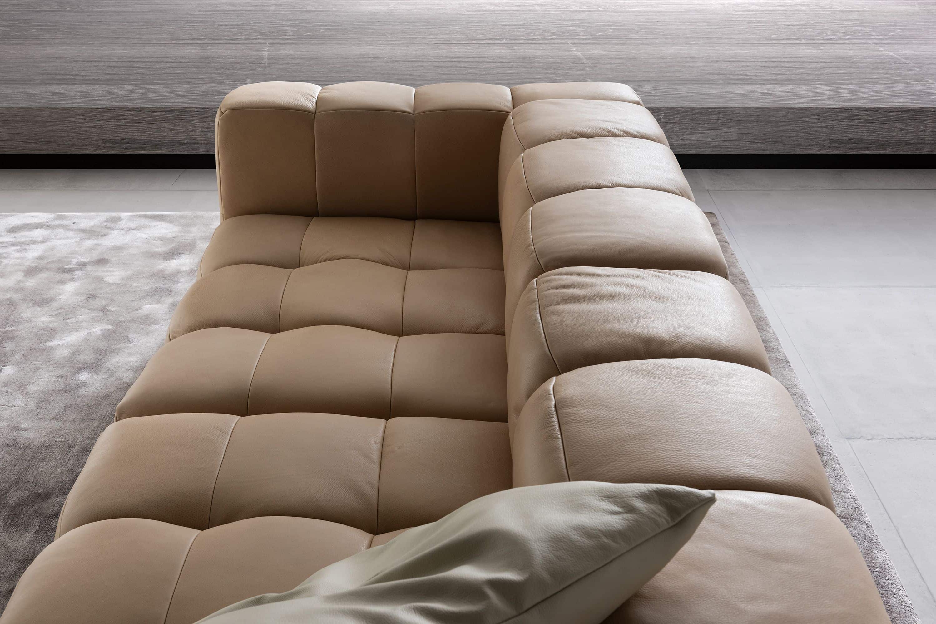 Echtleder Bigsofa Lucy – designwerk Retro-Eleganz mit Sitztiefenverstellung Echtleder Bigsofa Lucy – designwerk Retro-Eleganz mit Sitztiefenverstellung