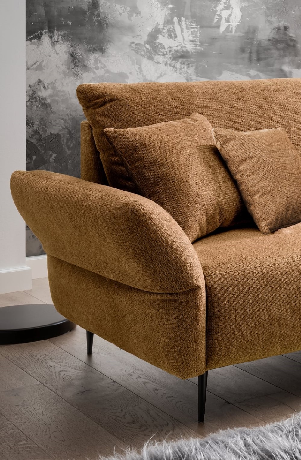 Benformato_Vanilla_2AF-RECAF_9760_ZK9760-5 Sonnenverwöhntes Ambiente: Stilvolles Ecksofa Vardo in lebendigem Curryton mit Flexibilität