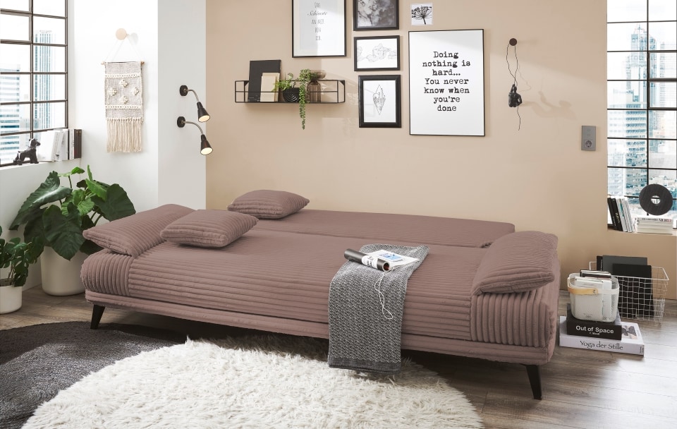 Carla_Ambience_offen_15 Sommerliches Schlafen: Das Flamingo-farbene Ed Schlafsofa Carla mit Ambience Cord Bezug, Schlaffunktion & Bettkasten