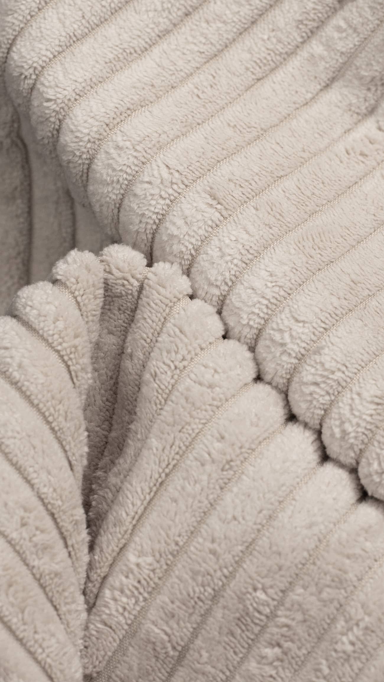 Wohnlandschaft "Ascot" von Ed Exciting Design in Breitcord mit Schlaffunktion, Bettkasten und variabler Kopfstütze