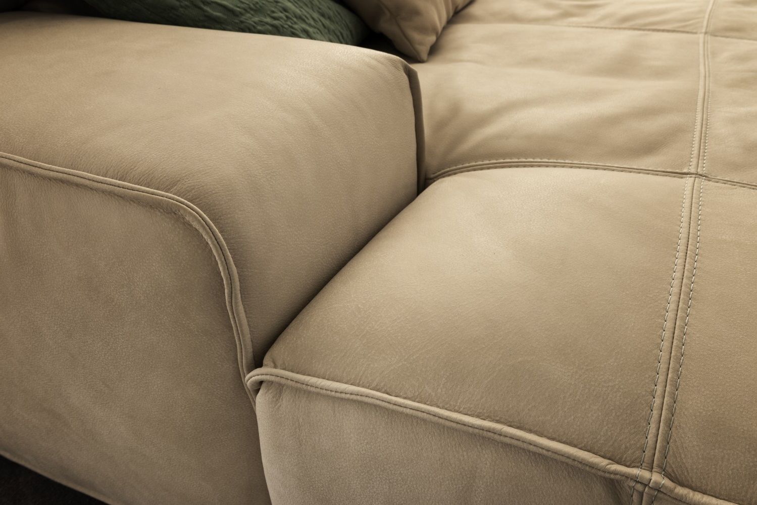 Echtleder Ecksofa Colosseo von designwerk mit Sitztiefenverstellung