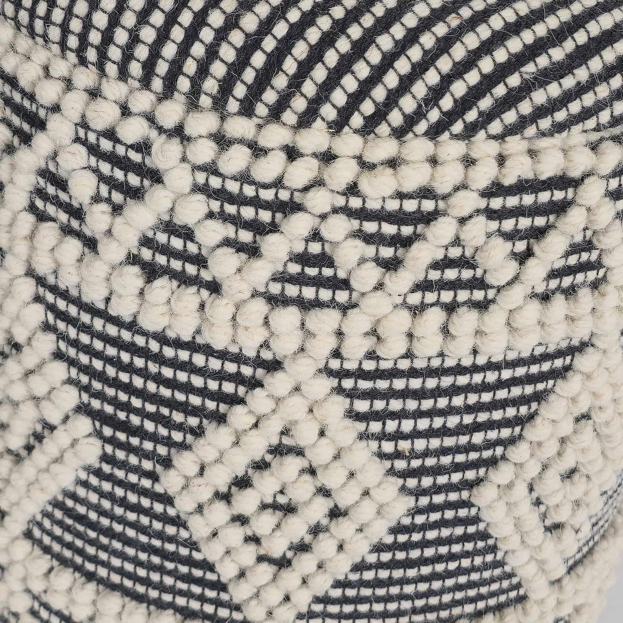 Sitzhocker aus Wolle Ø 40 x 45 cm Grau-Creme Rund Boho Hocker mit Stauraum & abnehmbarem Deckel Sitzhocker aus Wolle Ø 40 x 45 cm Grau-Creme Rund Boho Hocker mit Stauraum & abnehmbarem Deckel