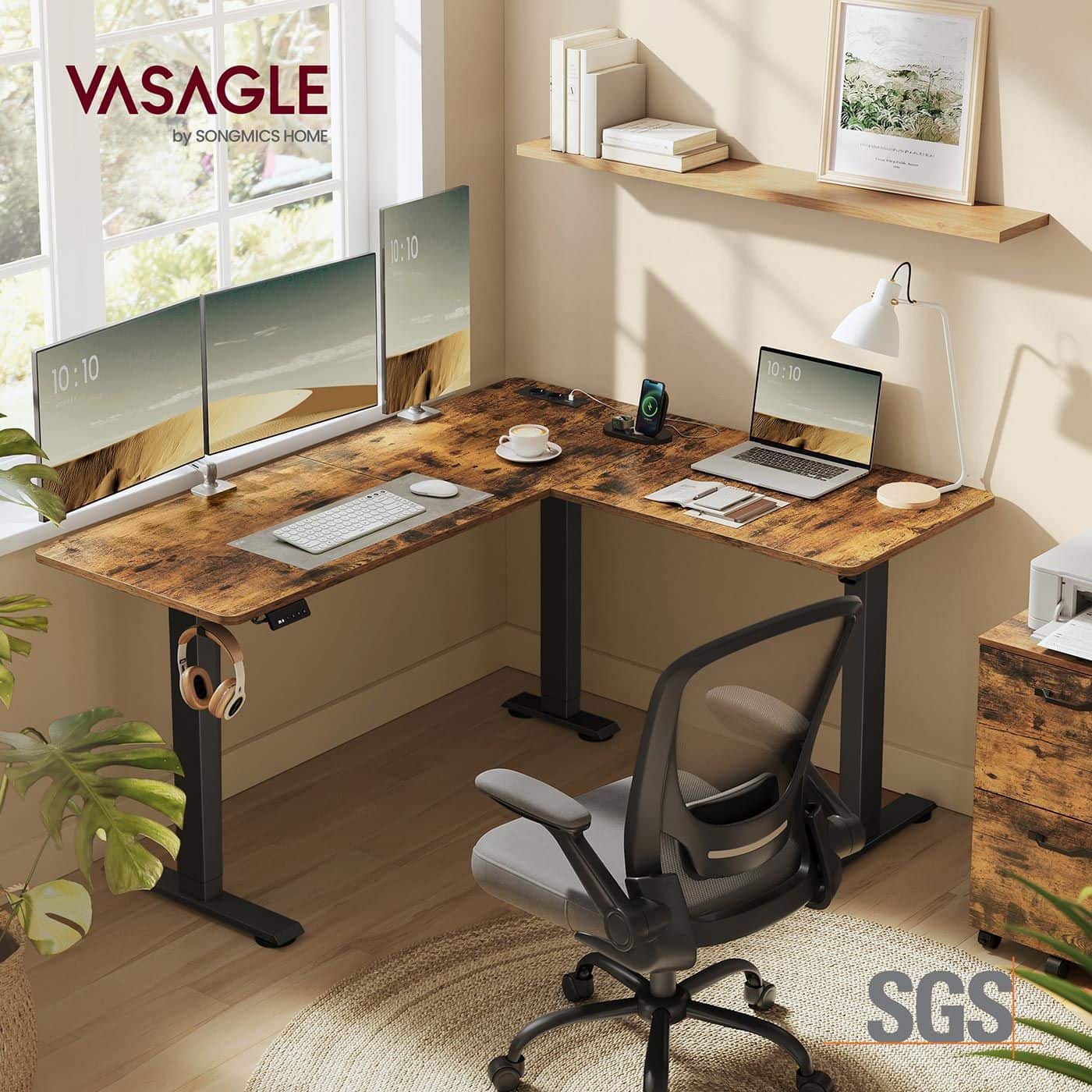 Elektrisch höhenverstellbarer Eckschreibtisch mit Ladestation