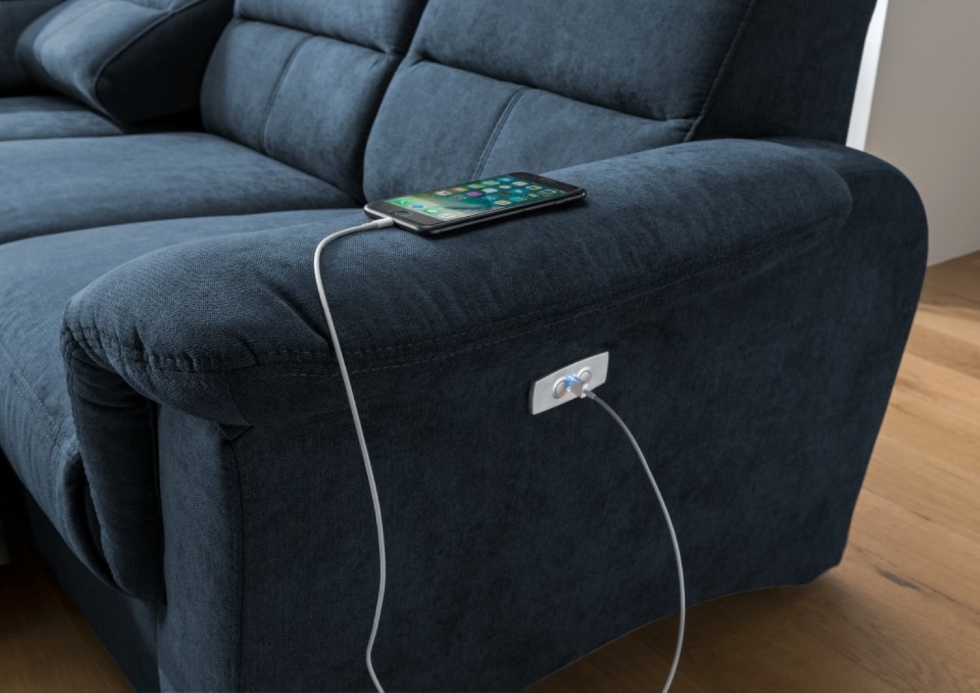 Ecksofa Parole von Benformato: Multifunktionaler Luxus mit Schlaffunktion und Relaxfunktion für Ihr Zuhause Ecksofa Parole von Benformato: Multifunktionaler Luxus mit Schlaffunktion und Relaxfunktion für Ihr Zuhause