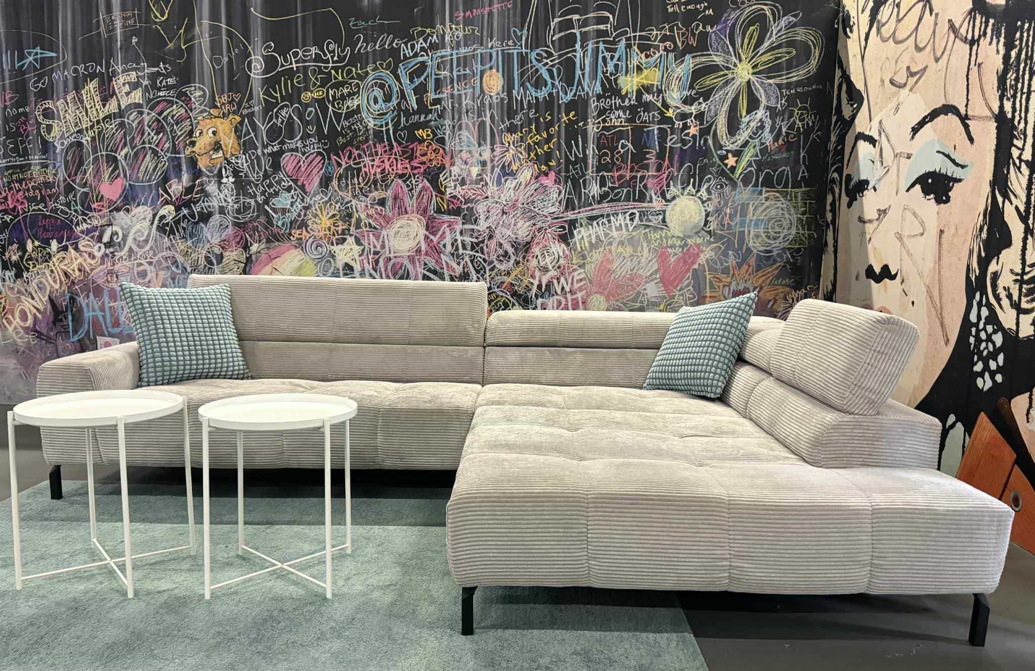 Ecksofa Alvio Sand Breitcord – Komfortsofa mit Kopflehnen Ecksofa Alvio Sand Breitcord – Komfortsofa mit Kopflehnen