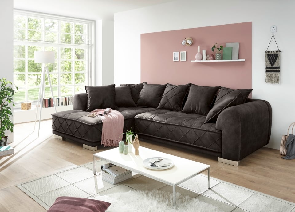 Sentina_Salvador-04-espresso_Milieu Genuss pur: Das ED Exciting Design Sofa Sentina in edlem Espresso – Beidseitig montierbar, mit Nosagfederung für luxuriösen Komfort