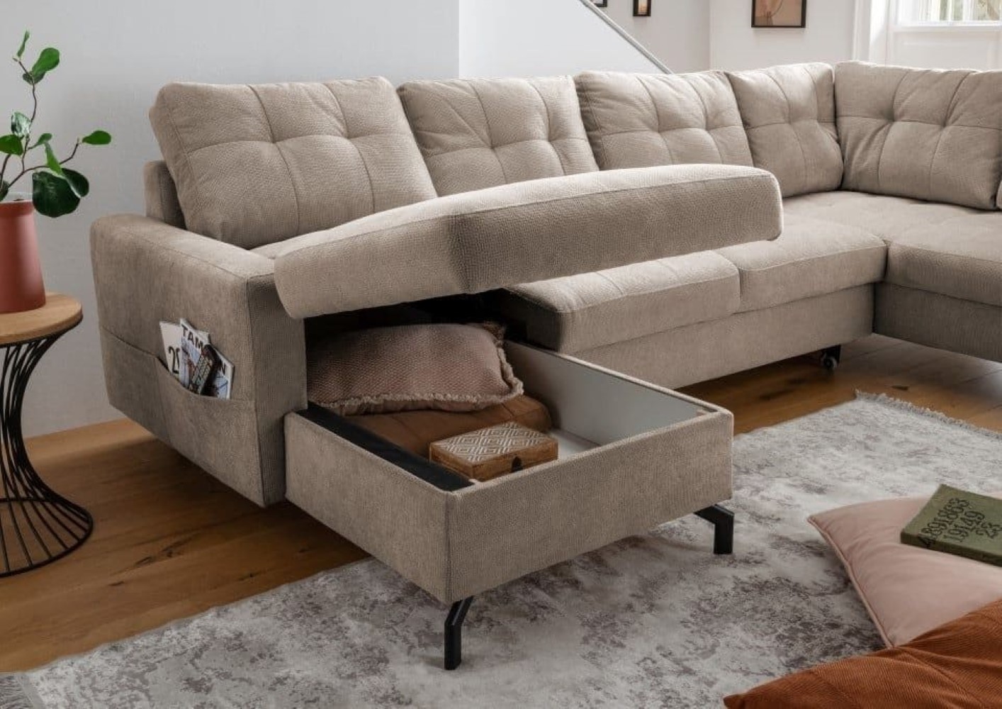 Wohnlandschaft mit Schlaffunktion Trevisio: Luxuriöse Komfortlösung inkl Bettkasten, in verschiedenen Farben wählbar Wohnlandschaft mit Schlaffunktion Trevisio: Luxuriöse Komfortlösung inkl Bettkasten, in verschiedenen Farben wählbar