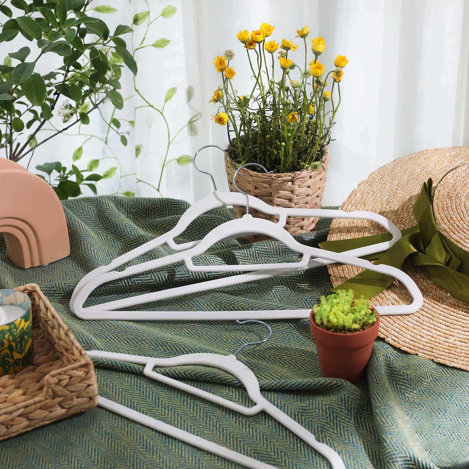 Kleiderbügel weiß-B34CRF020W02 Kleiderbügel weiß-B34CRF020W02