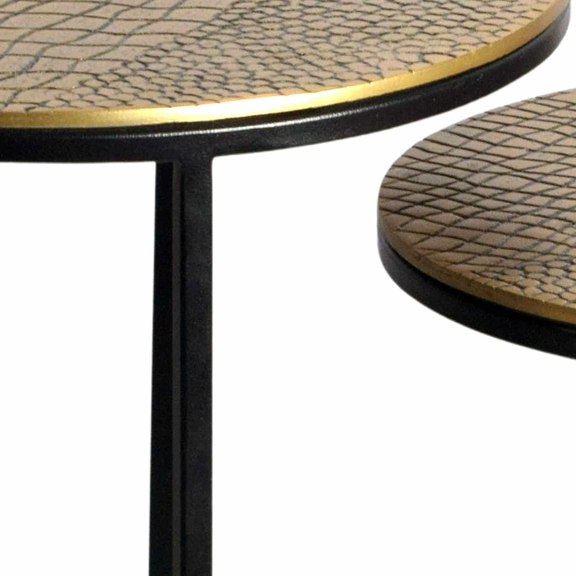 Satztisch Metall 2er Set rund gold - Beistelltisch Aluminium Tischplatten mit Muster - Design Couchtisch Anstelltisch modern Eisen Gestell - Dekotisch Wohnzimmertisch Handmade