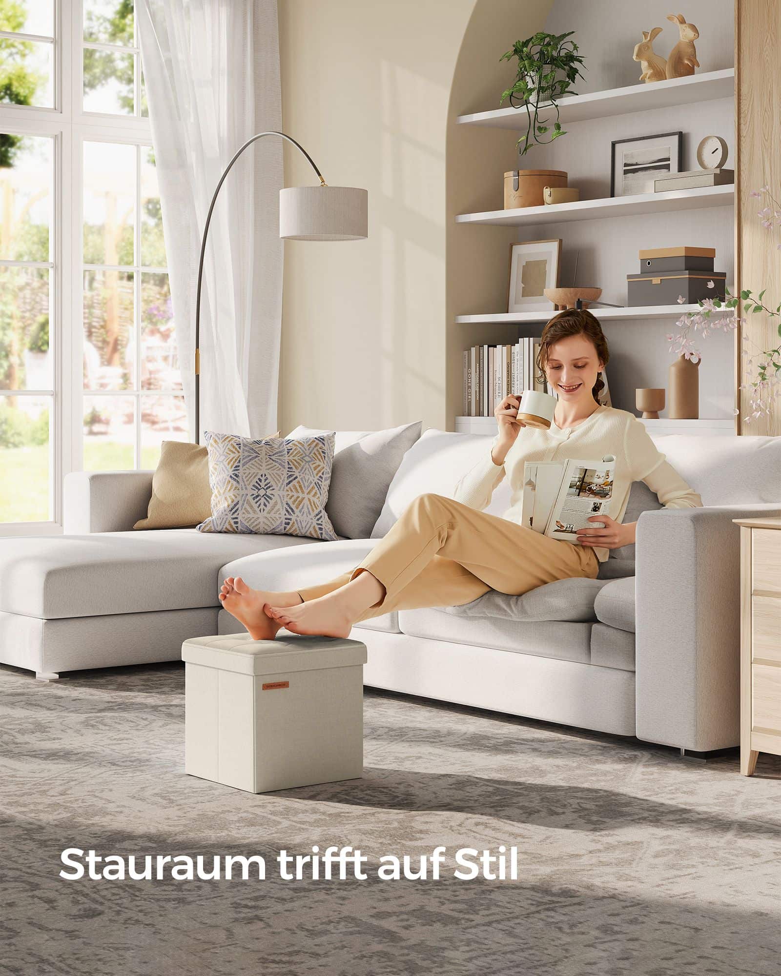 Klappbarer Sitzhocker mit Stauraum 30 x 30 cm cremeweiß Klappbarer Sitzhocker mit Stauraum 30 x 30 cm cremeweiß