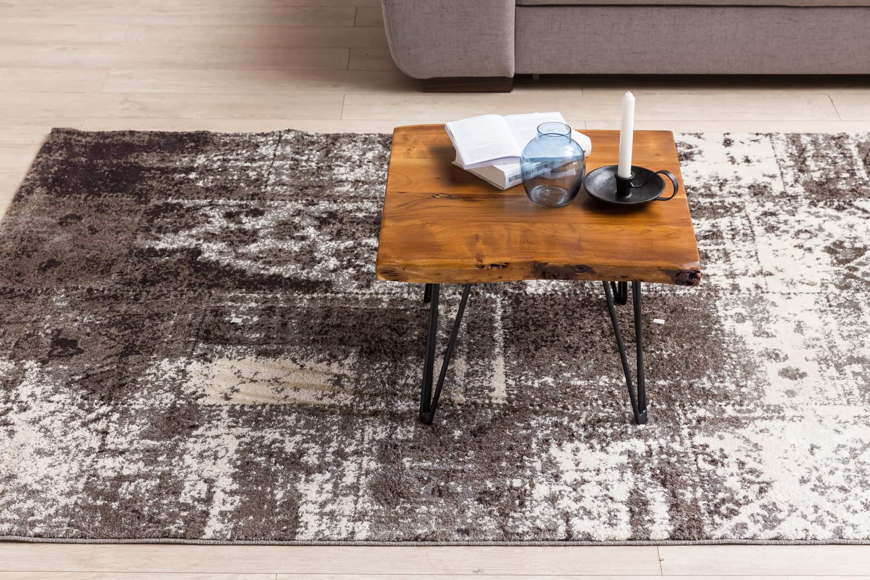 Design Couchtisch Sheesham Massivholz Tisch Baumkante 56 x 38 x 51 cm Design Couchtisch Sheesham Massivholz Tisch Baumkante 56 x 38 x 51 cm