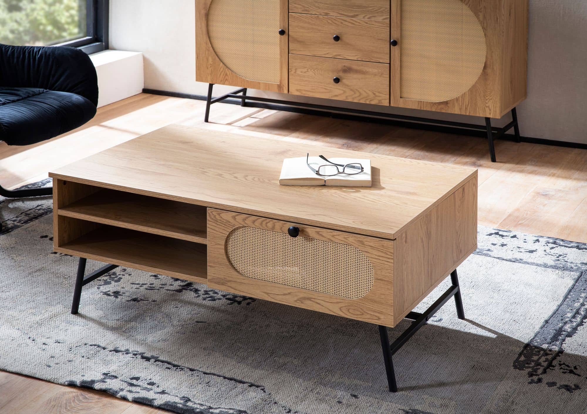 Couchtisch 100x60x45 cm Wohnzimmertisch mit Eiche-Dekor & Rattan