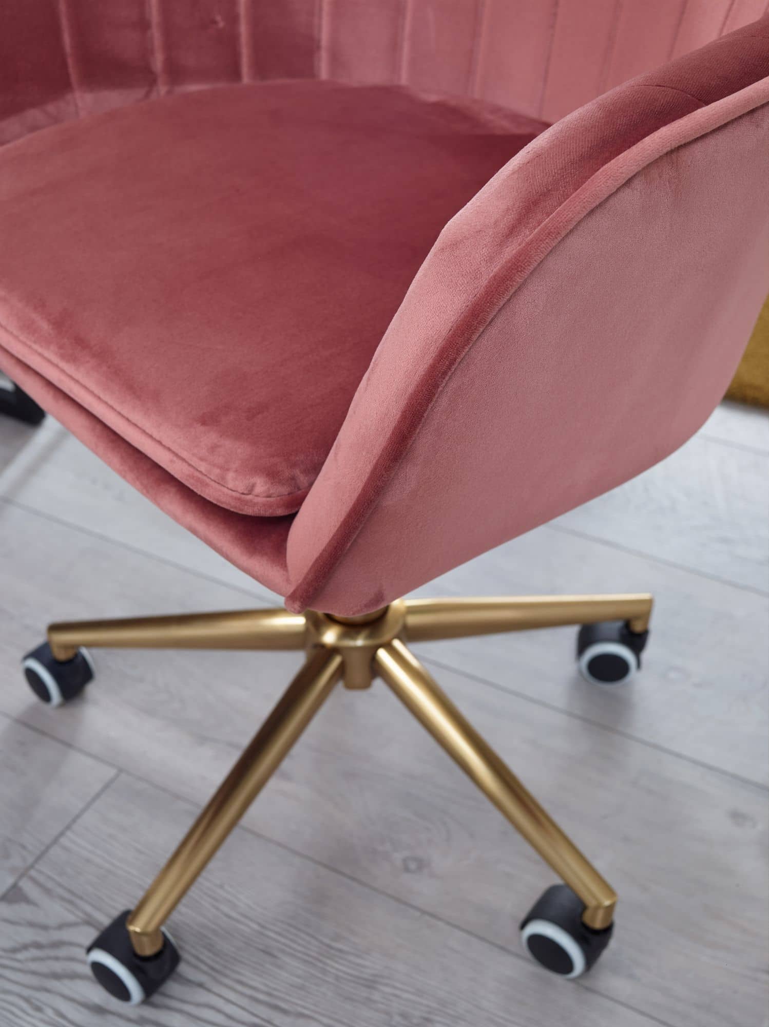 57499-Amstyle-Schreibtischstuhl-Samt-Rosa-Design-Drehstuhl-mit-Lehne-Arbeitsstuhl-mit-120-kg-Maximalbelastung-Schalenstuhl-mit-Rollen-Stuhl-drehbar-SPM1-431-SPM1-431_4 Schreibtischstuhl Samt Rosa