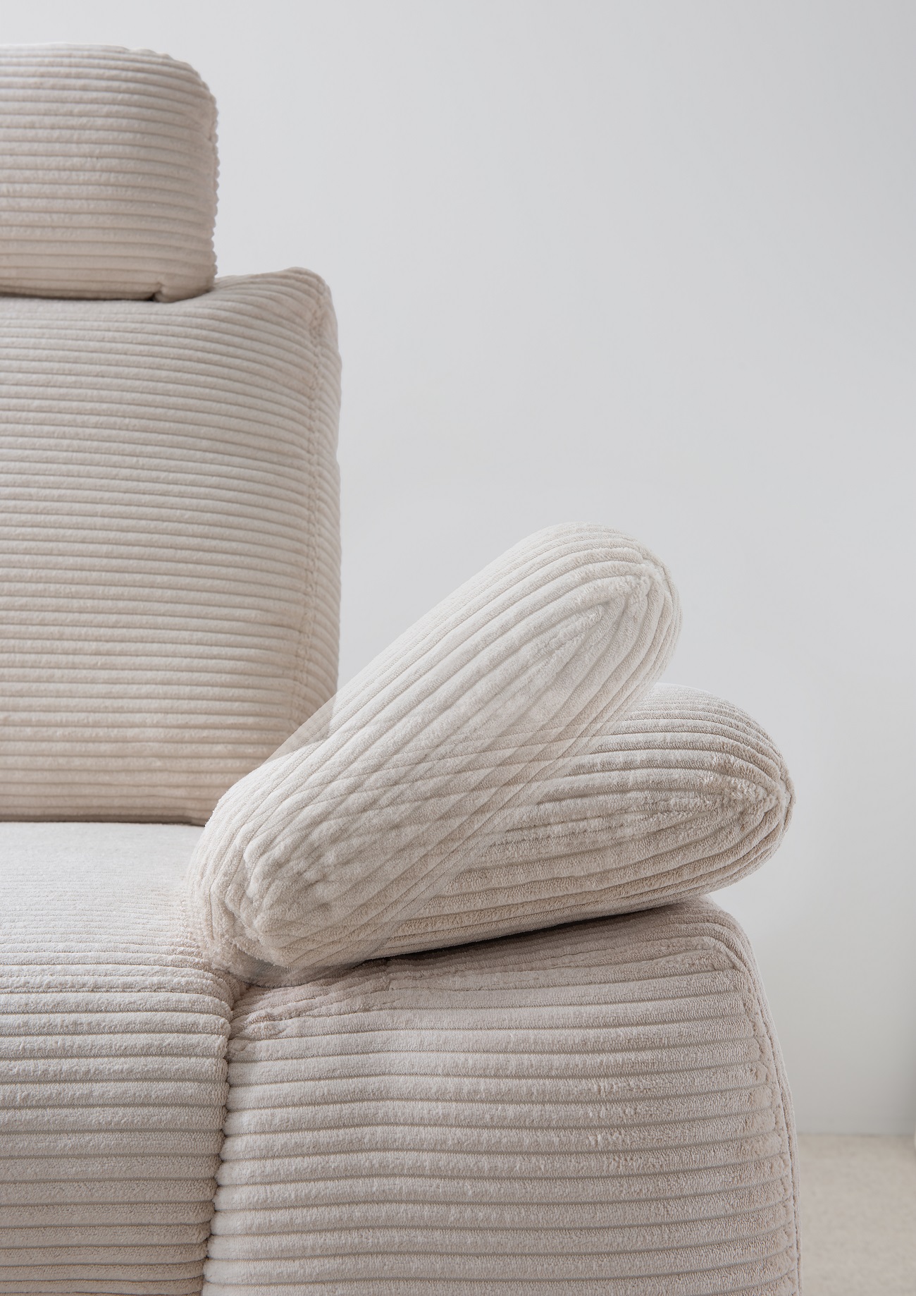 Positano Ecksofa mit Schlaffunktion und Bettkasten von Benformato Positano Ecksofa mit Schlaffunktion und Bettkasten von Benformato