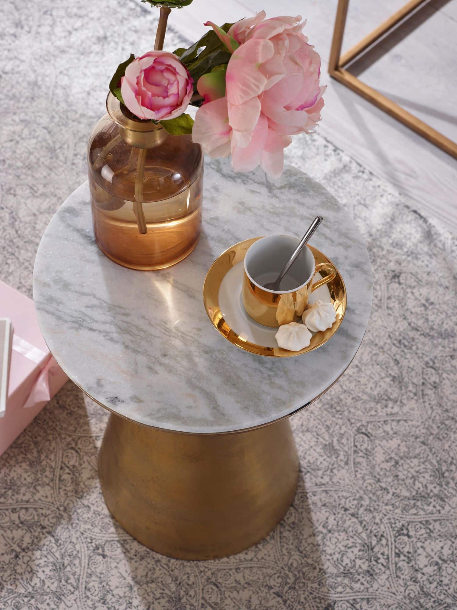 Beistelltisch Echter Marmor Weiß 35x35x45 cm Anstelltisch Metall Gold Beistelltisch Echter Marmor Weiß 35x35x45 cm Anstelltisch Metall Gold