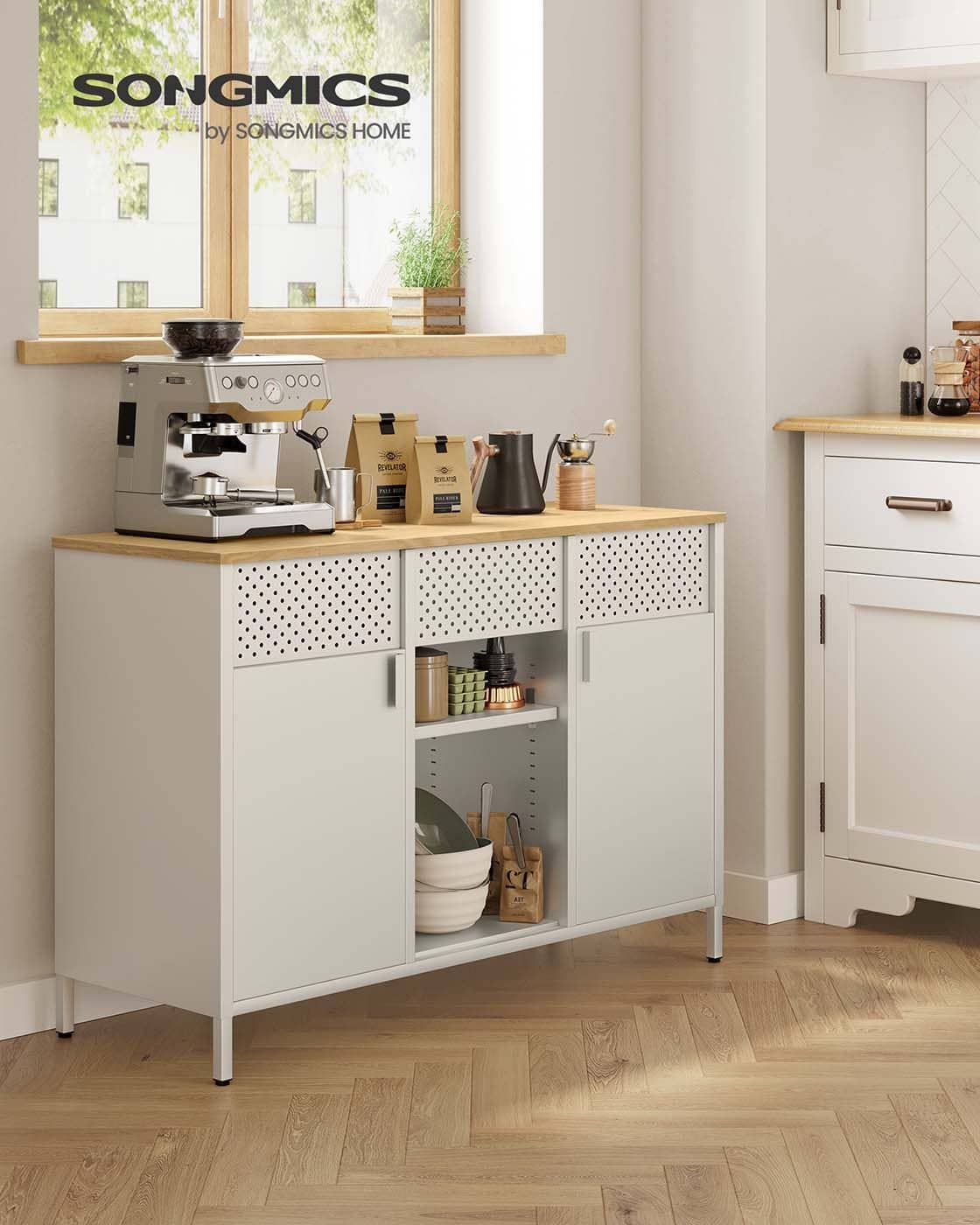 Metallschrank mit verstellbaren Böden und Magnetverschluss