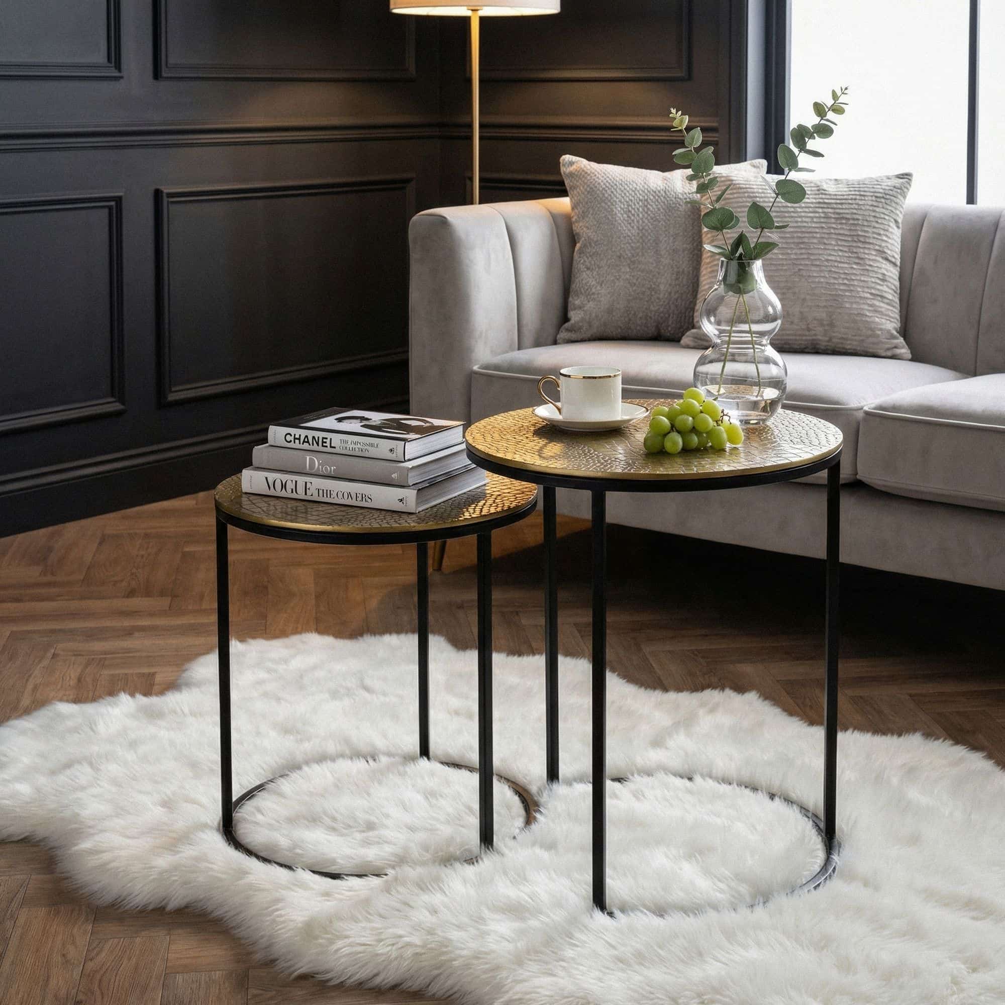 Satztisch Metall 2er Set rund gold - Beistelltisch Aluminium Tischplatten mit Muster - Design Couchtisch Anstelltisch modern Eisen Gestell - Dekotisch Wohnzimmertisch Handmade Satztisch Metall 2er Set rund gold - Beistelltisch Aluminium Tischplatten mit Muster - Design Couchtisch Anstelltisch modern Eisen Gestell - Dekotisch Wohnzimmertisch Handmade