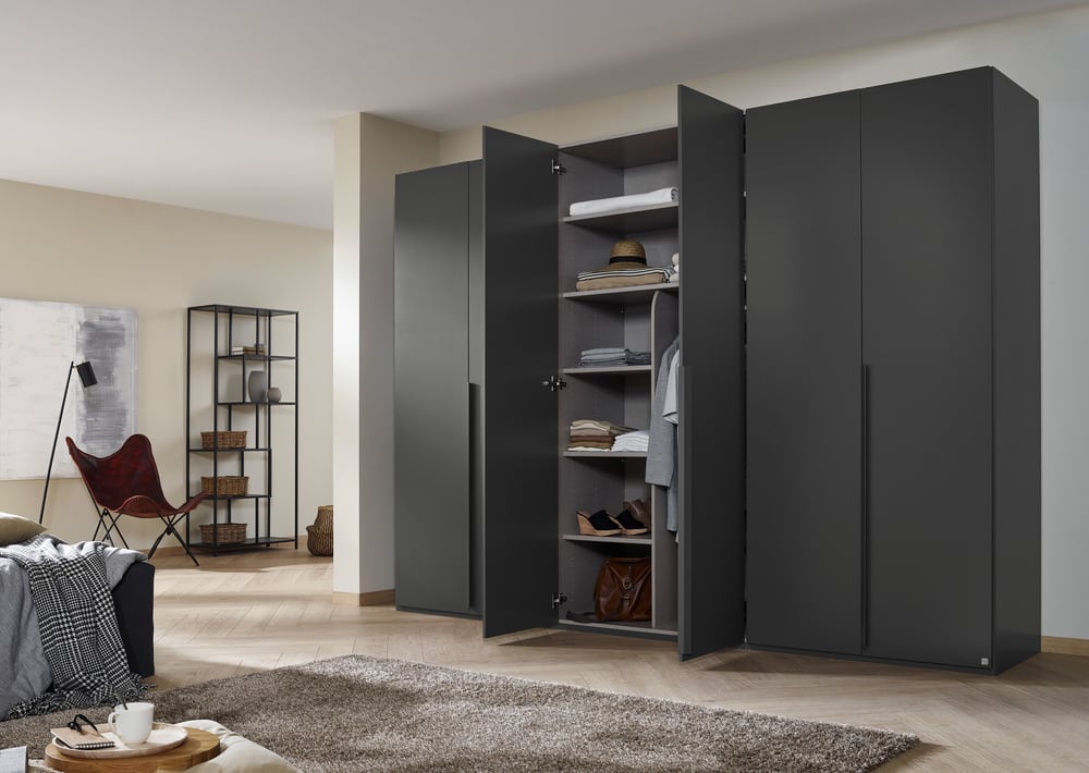 6-türiger Kleiderschrank Purisma von Rauch – Drehtürschrank in Alpinweiß, Graphit oder Seidengrau mit Schubkasteneinsatz, Innenspiegel und Krawattenhalter