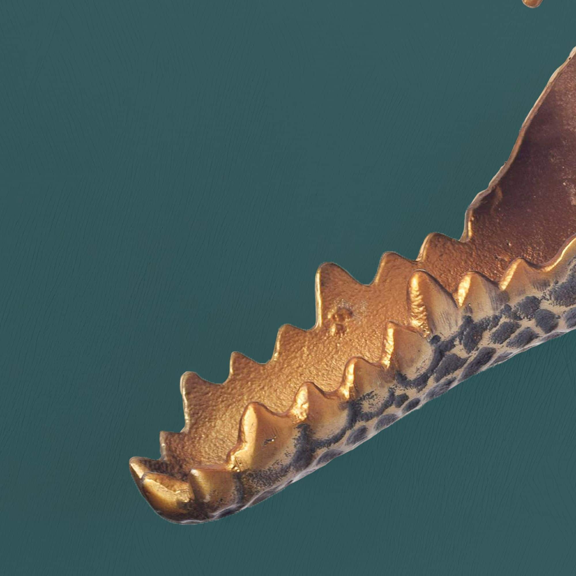 goldene Wanddeko Krokodil Gold Metall - Krokodil-Skulptur Handmade - Handgefertigte Dekoration für die Wand aus Alu - Wandskulptur Aluminium - Tierdeko