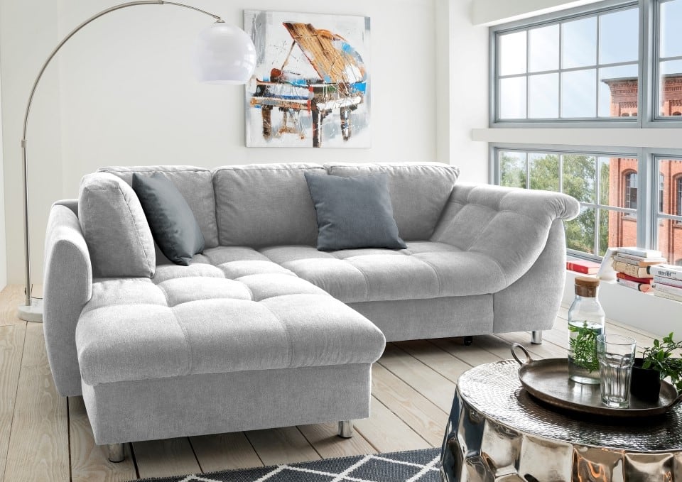 Stylisches Ecksofa Agira von Benformato mit Schlaffunktion, verschiedene Farben, gemütliche Rückenkissen, hochwertige Wellenunterfederung