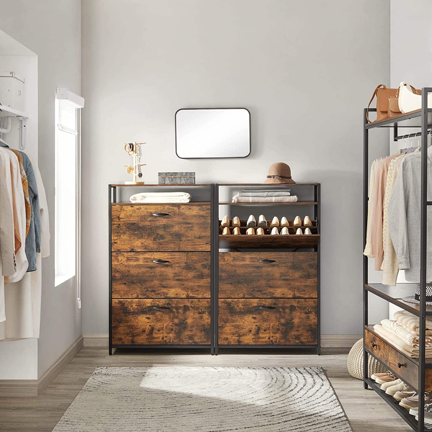 Schuhschrank mit 3 Klappen Schuhschrank mit 3 Klappen