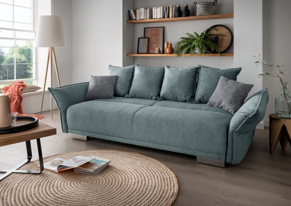 Benformato_Pera_4FAFBK_9758_ZK_9751-1 Frisches Mint: Das Big Sofa 'Pera' in Luxus-Mikrofaser mit Schlaffunktion