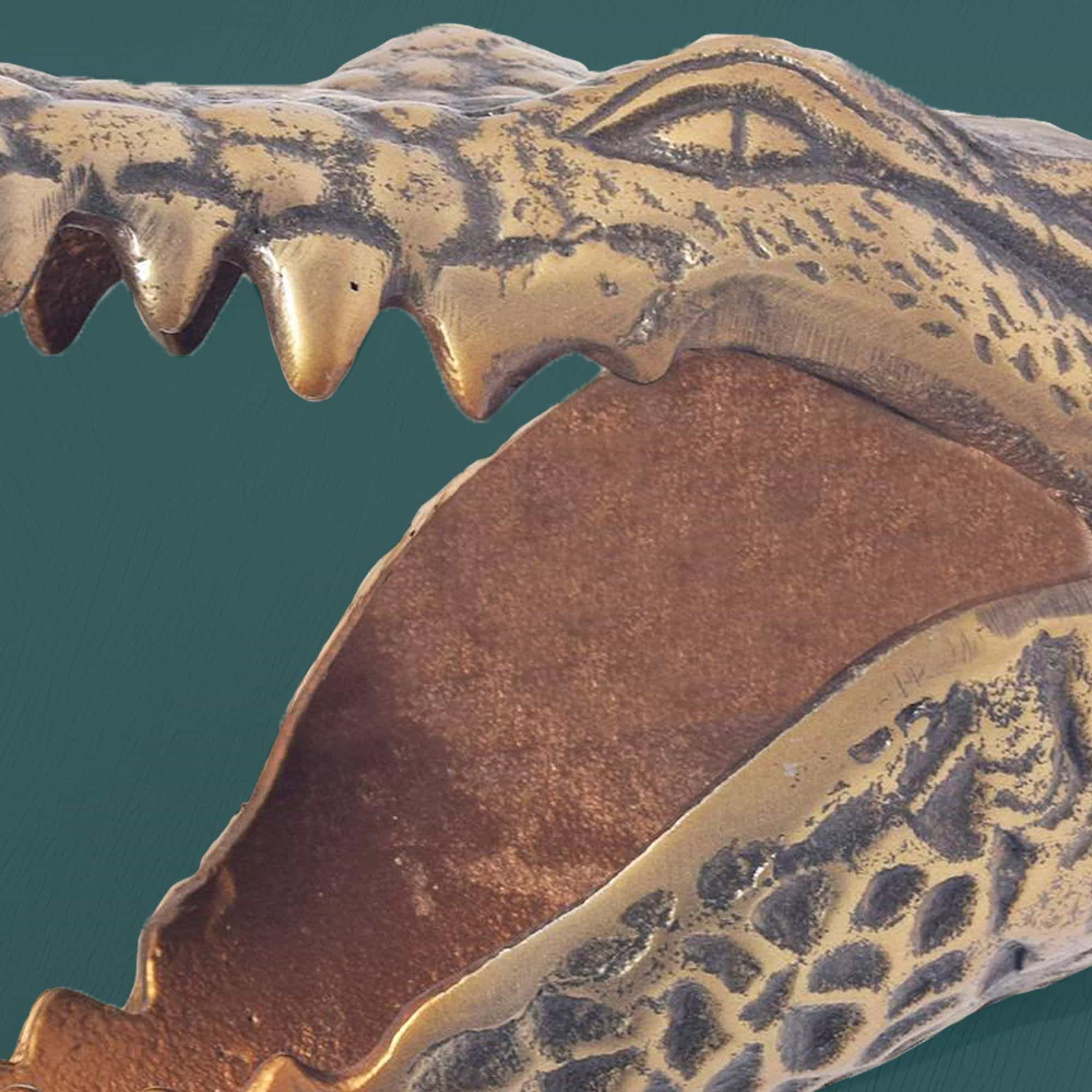 goldene Wanddeko Krokodil Gold Metall - Krokodil-Skulptur Handmade - Handgefertigte Dekoration für die Wand aus Alu - Wandskulptur Aluminium - Tierdeko