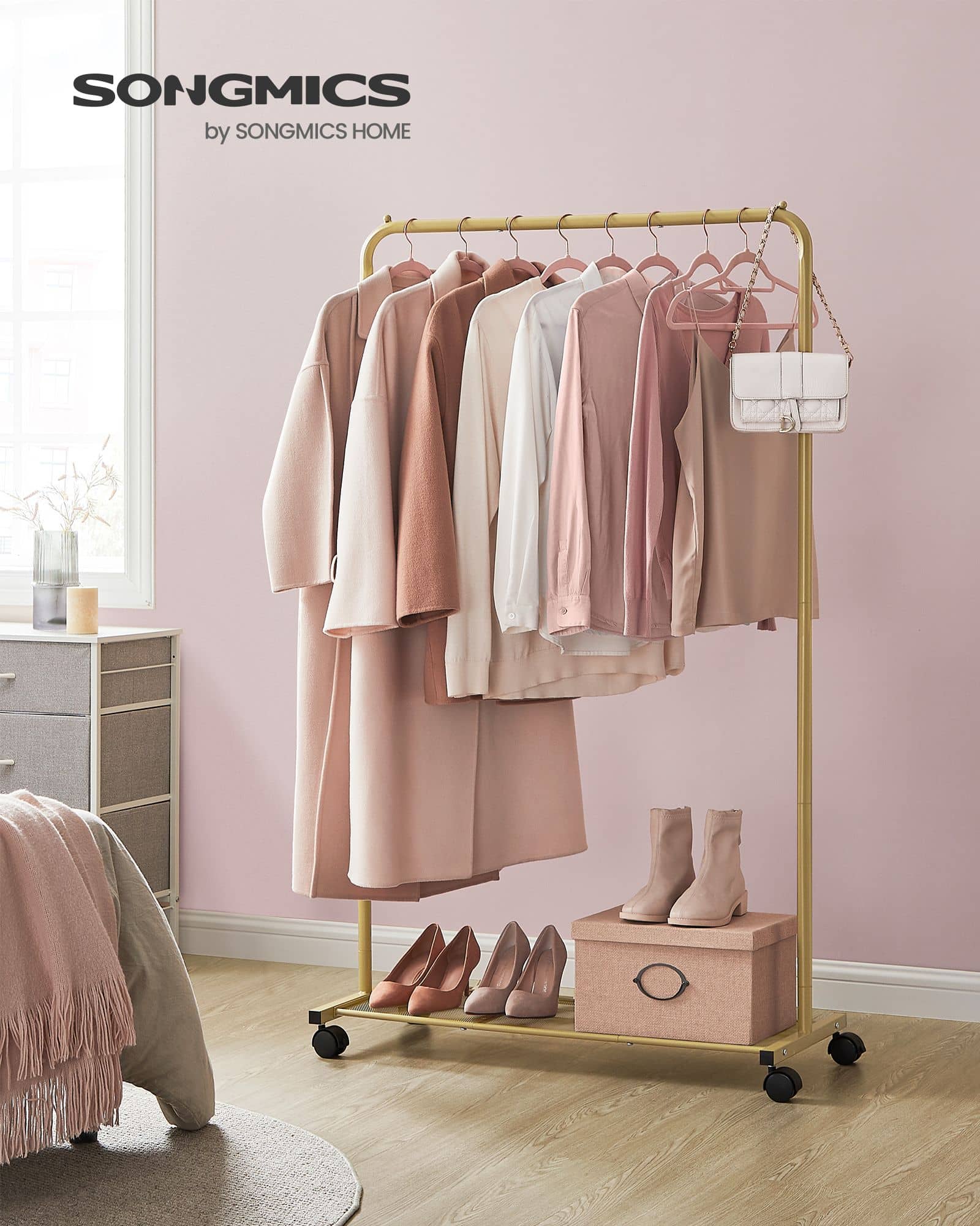 Kleiderstange auf Rollen mit Ablage goldfarben Kleiderstange auf Rollen mit Ablage goldfarben