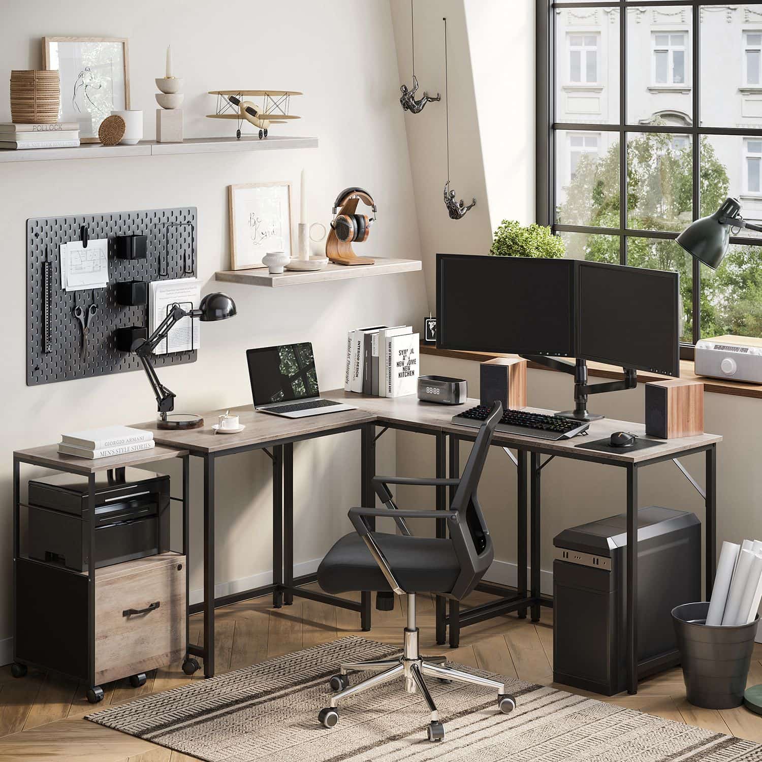 Schmaler Bürotisch im Industrie-Design Schmaler Bürotisch im Industrie-Design