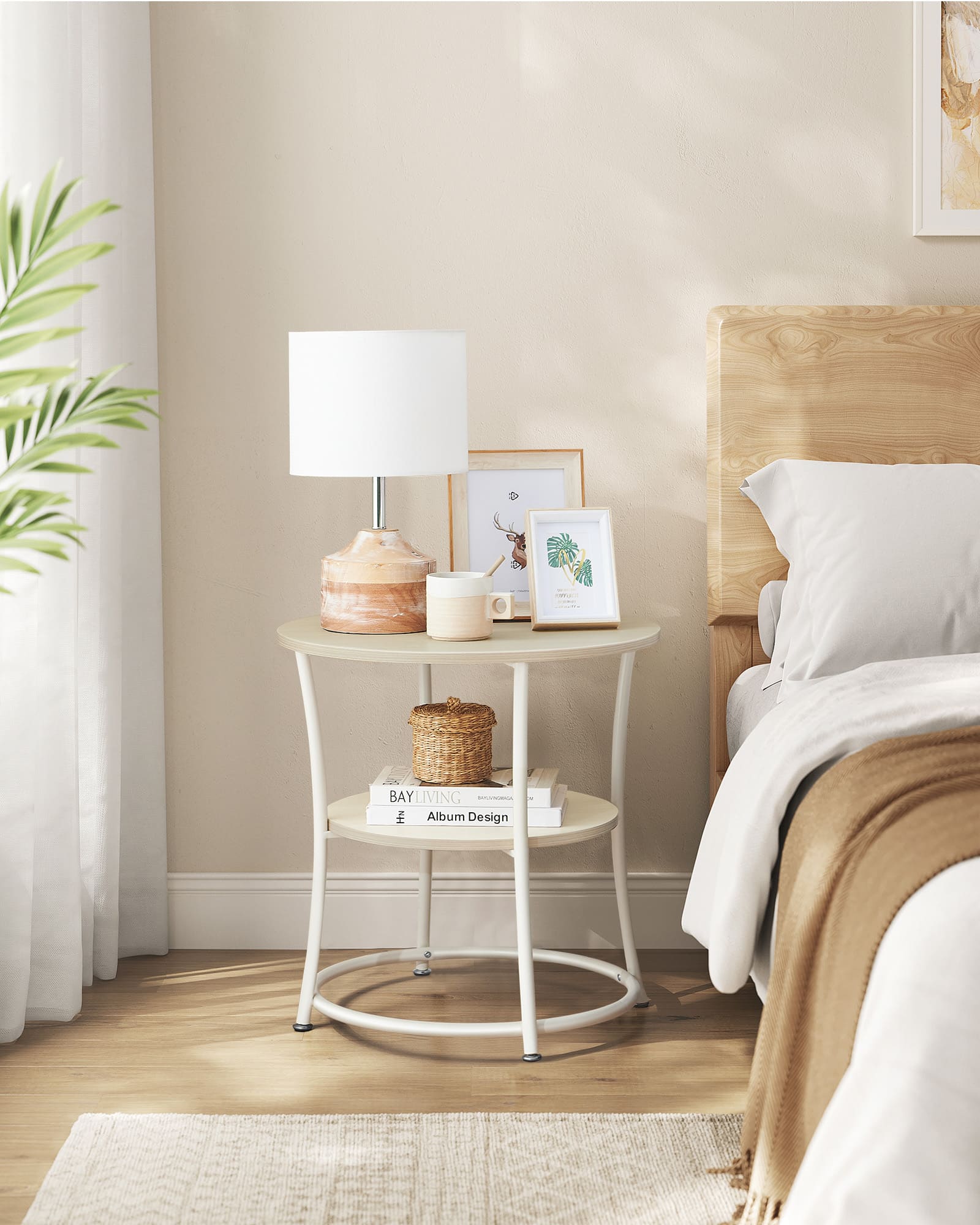 Beistelltisch mit 2 Ablagen und Stahlrahmen naturbeige Beistelltisch mit 2 Ablagen und Stahlrahmen naturbeige