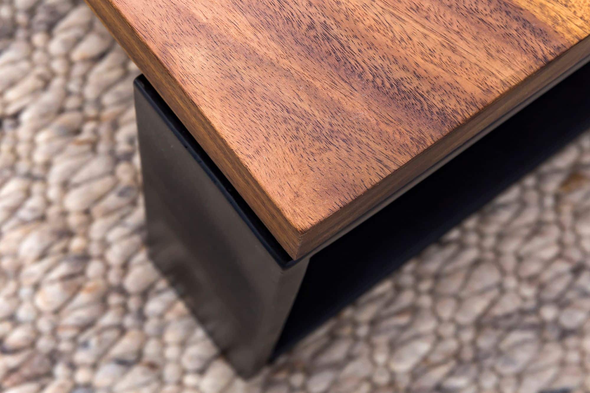 Couchtisch WL5.650 Sheesham 115x35x60 cm Massiv Holz Sofatisch mit Metallgestell Couchtisch WL5.650 Sheesham 115x35x60 cm Massiv Holz Sofatisch mit Metallgestell