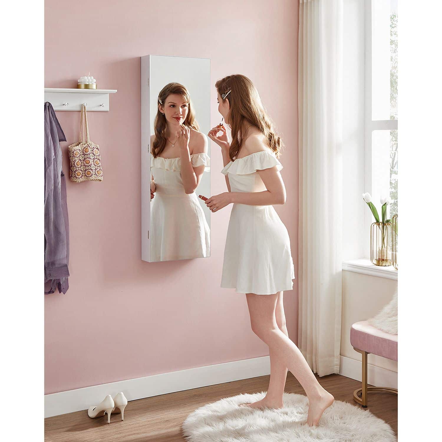 Wandschrank mit Ganzkörperspiegel Wandschrank mit Ganzkörperspiegel