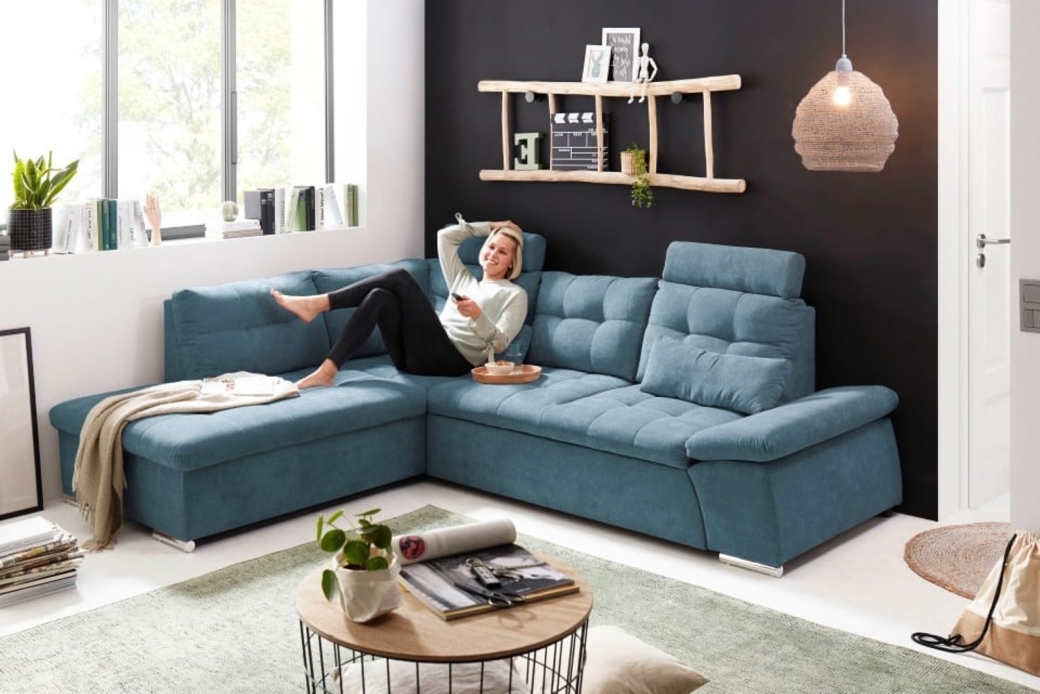 Nalo-2F-Rec_Uran-05_denim_Milieu_Model293oBtIja0PKq1 Denim Vibes: Stilvolles Wohnen mit dem Nalo Schlafsofa von ED Exciting Design